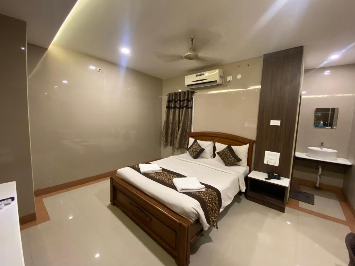 Hotel Sivas Regency Theni Allinagaram Exterior foto