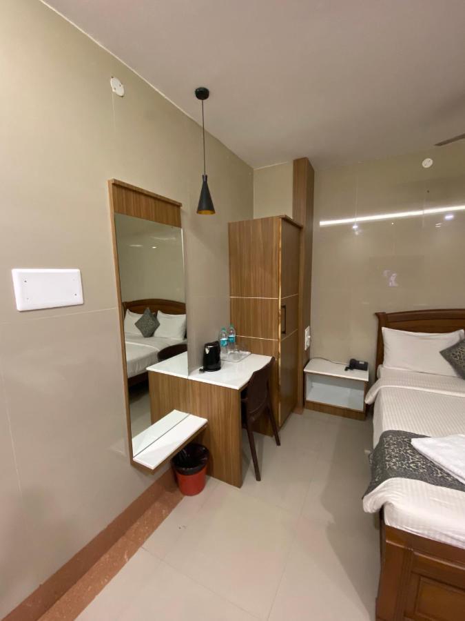Hotel Sivas Regency Theni Allinagaram Exterior foto