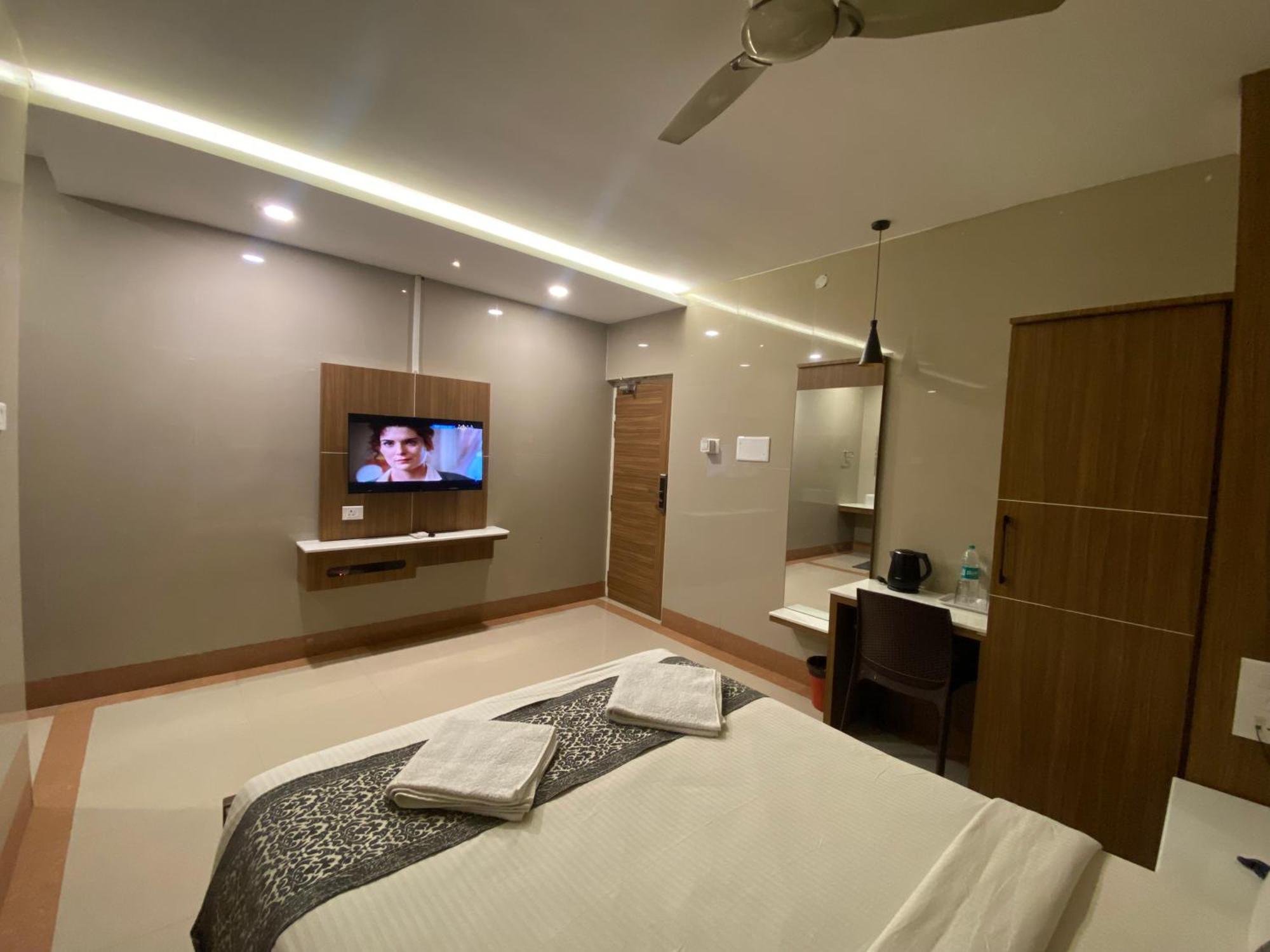 Hotel Sivas Regency Theni Allinagaram Exterior foto